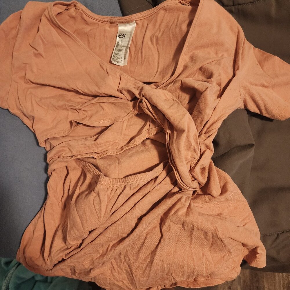 H&m mama nursing shirt